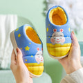 Pantufa Infantil Coelhinho -  Pelúcia, Flexível e Antiderrapante