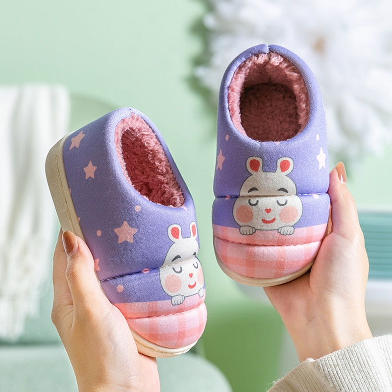 Pantufa Infantil Coelhinho -  Pelúcia, Flexível e Antiderrapante